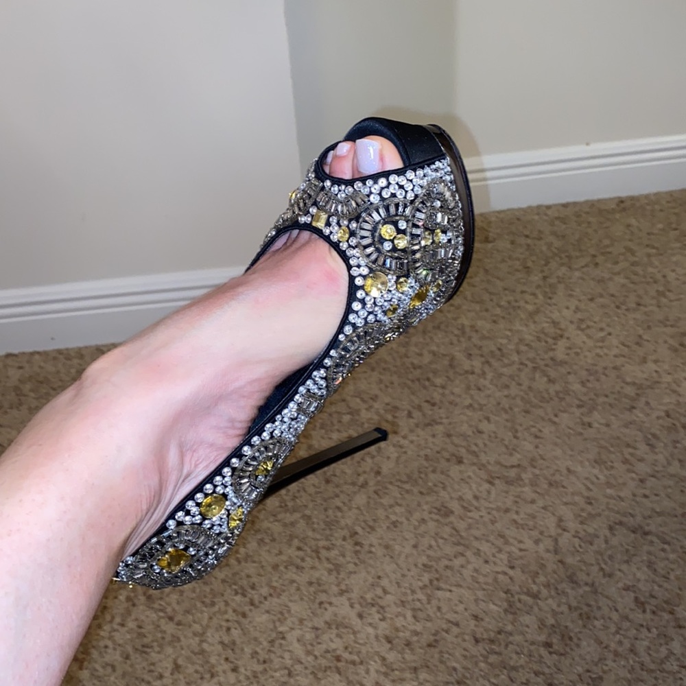 Stunning crystal heels. - Picture 8 of 11